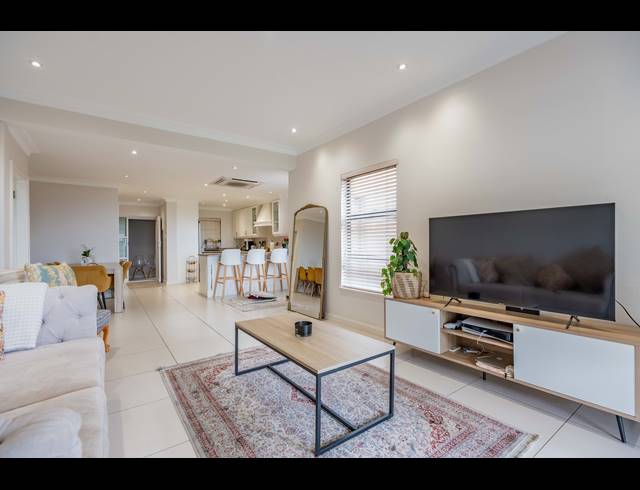 2 BEDROOM APARTMENT FOR SALE IN ESSENWOOD